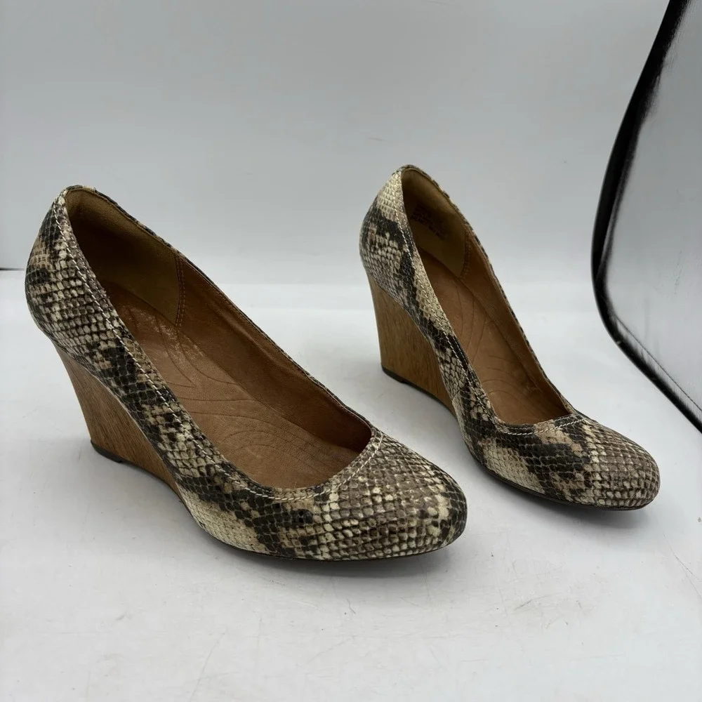 Clarks Shoes Womens Size 7.5 M Indigo Snake‎ Print Wood Wedge Pump Slip On Heels